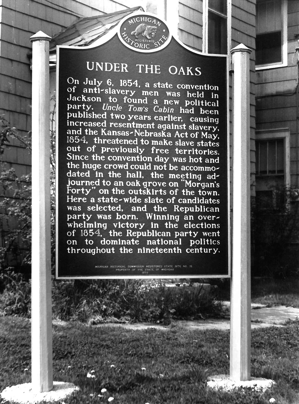 Jackson: Under the Oaks, Behind the Walls