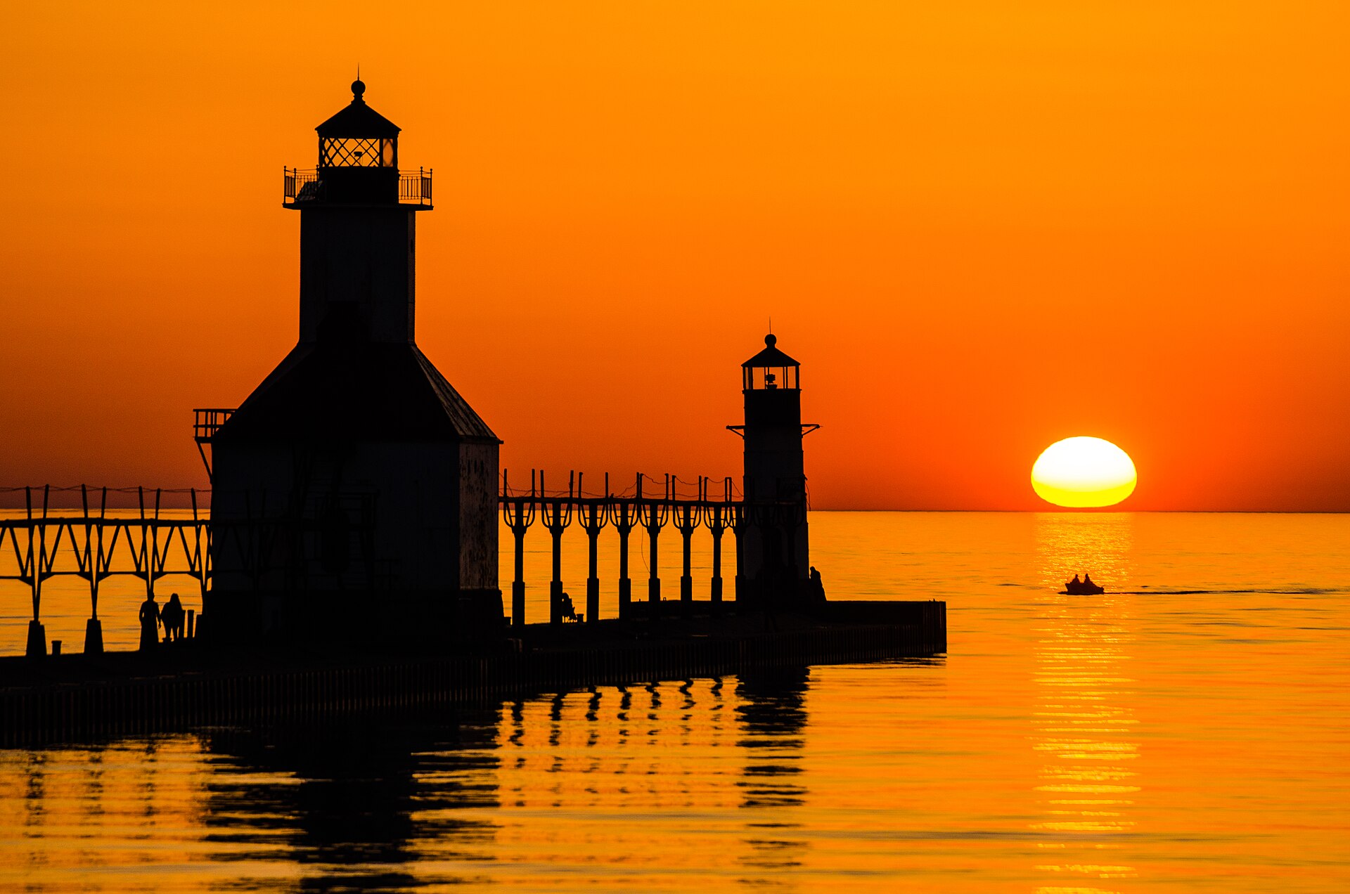 St. Joseph: A Bluff-Top Twin City With a Whirlpool Fountain