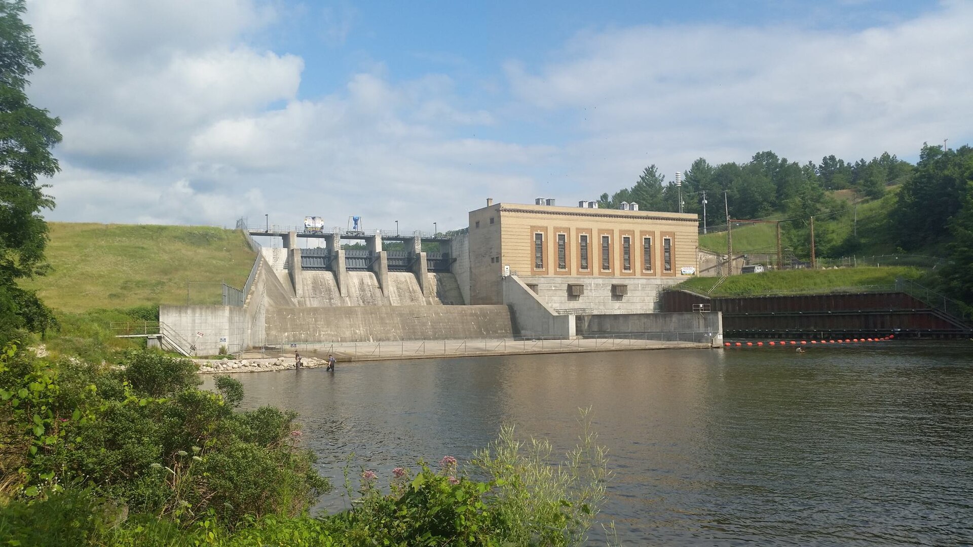 Tippy Dam, the hydroelectric dam on the Manistee River near Wellston, Michigan